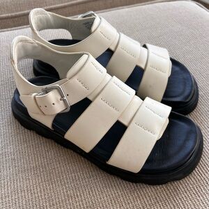 UGG womens Capitelle Strap Sandals